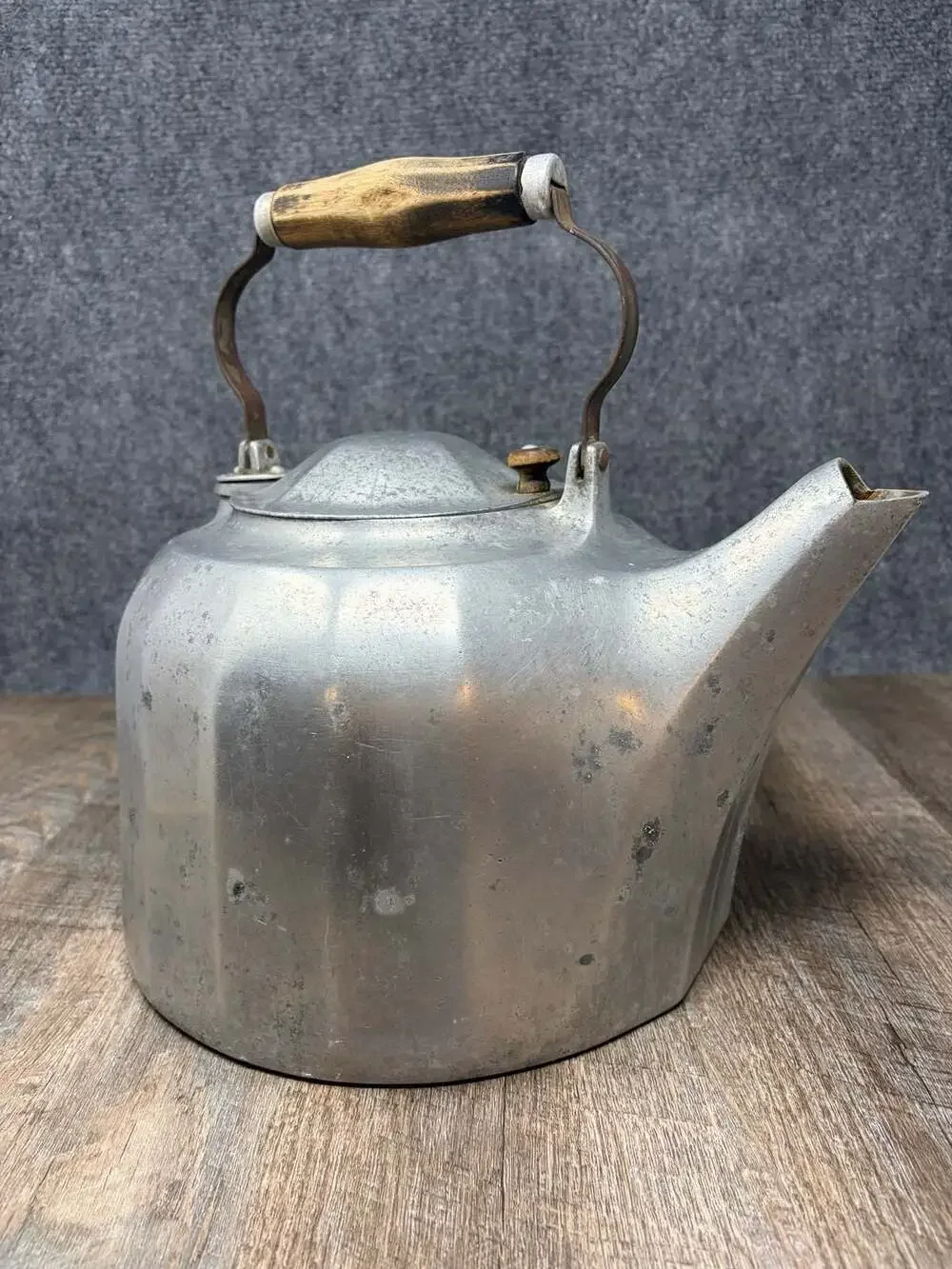 Antique Griswold 8 Quart Cast Aluminum Tea Kettle Colonial Design 538 wood han